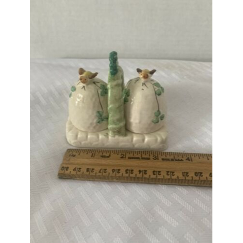 Vintage Honey Bee - Beehives  -Salt and Pepper Shaker Set - Occupied Japan.
